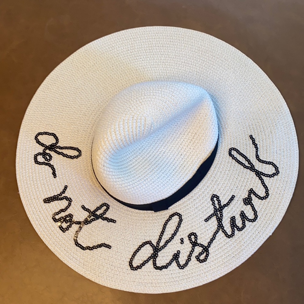 Straw White Beach Hat “Do Not Disturb”